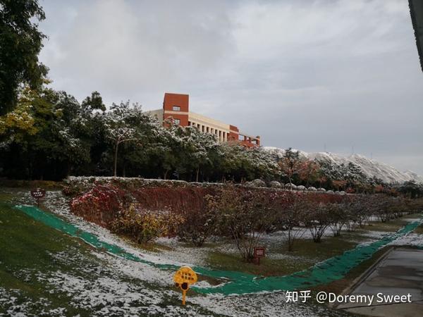 夏官营大学与鸠山电机大学(雾)