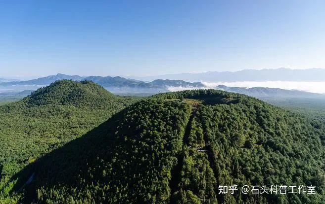 (二)按照火山锥形态分为盾形火山,锥形火山和复式火山等.