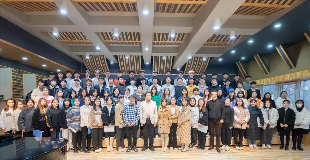天津传媒学院李罡校长走进音乐学院天籁合唱团进行教学指导
