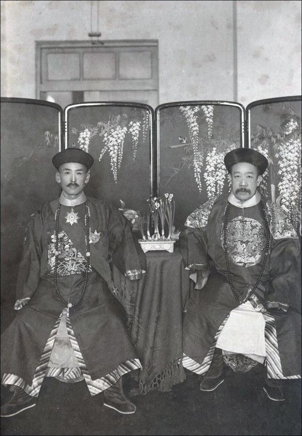 川岛浪速(左)与肃亲王善耆(右)