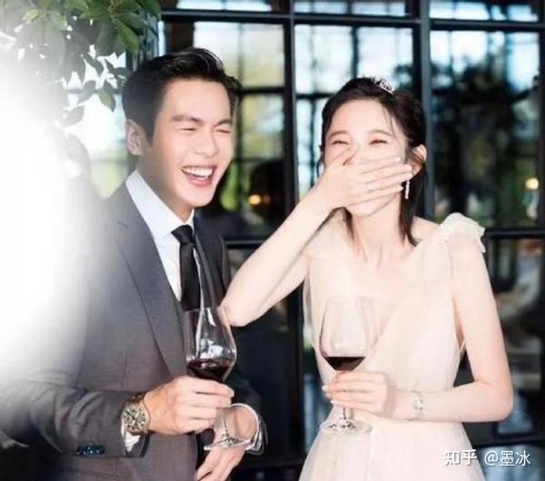 张若昀在脱口秀撒狗粮求婚时仅用8个字太羡慕唐艺昕了
