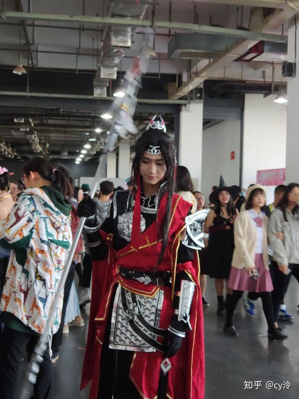 今天在漫展上看到的一个cos军爷的小哥哥 很帅 大概以后都不会再遇见