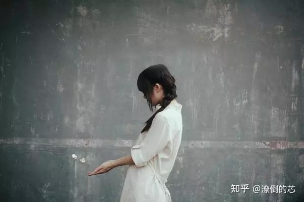 从此非常消沉,在他心里,既然不能和最爱的人结婚,那么和谁在一起已经