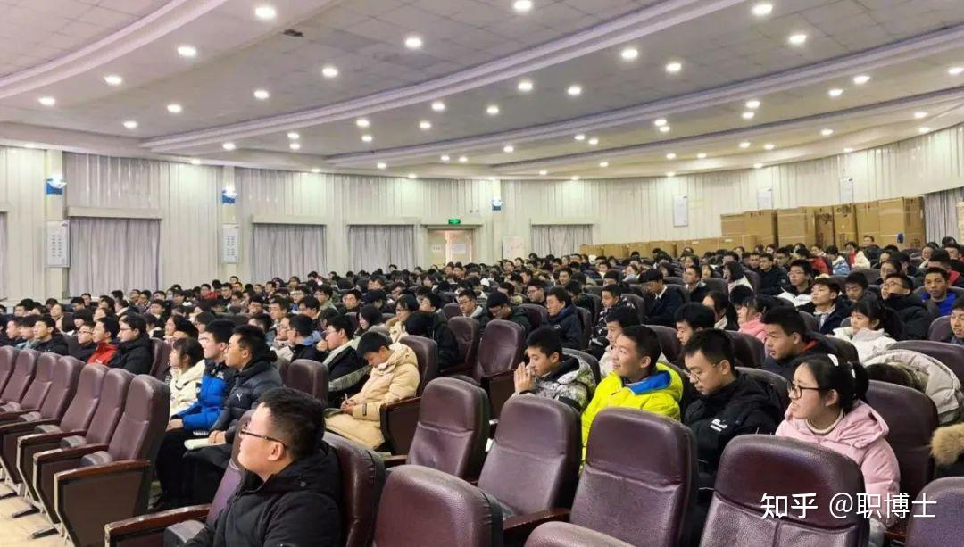 职觉教育创始人陈雁翎博士受邀为泸州天立国际学校提