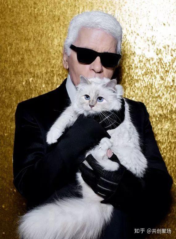 老佛爷karllagerfeld时尚界的凯撒化作一颗孤独的星