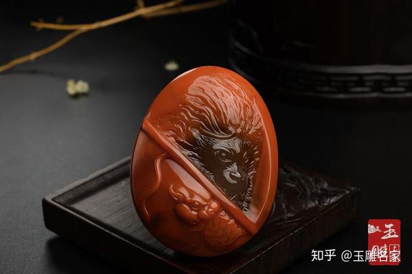 看玉雕师如何将顽石化为神猴再现齐天大圣的豪气