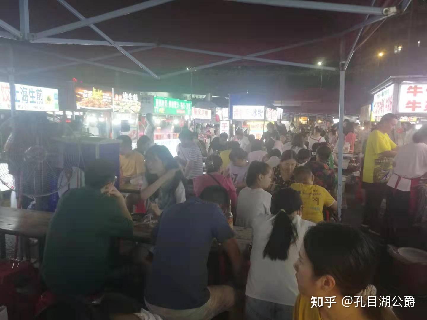 驱车来到南昌市枫林西大街东华理工大学东侧,就看到了——紫荆夜市