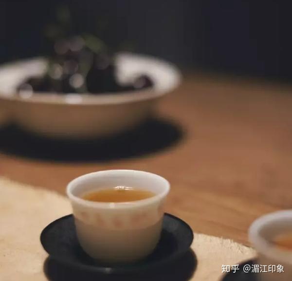 不管是一个人独自品茗, 抑或是一群人分享香茗, 还是一家人喝茶闲聊