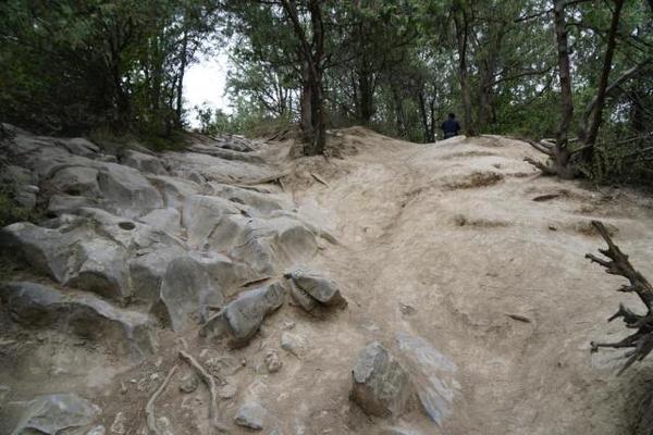 乾陵被盗过吗发现了乾陵地宫墓道为什么又没发掘呢