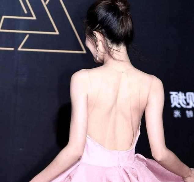 为了穿好看的小裙子,女明星竟然全身涂粉,那普通人要怎么做呢?