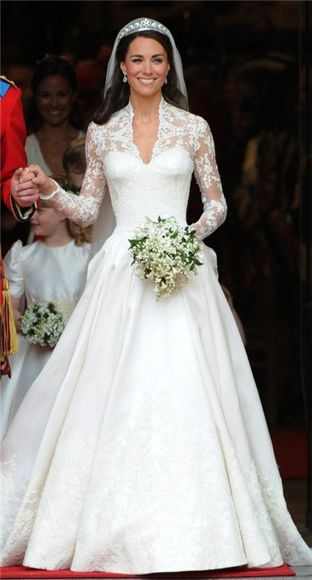 凯特王妃的长袖缎面婚纱