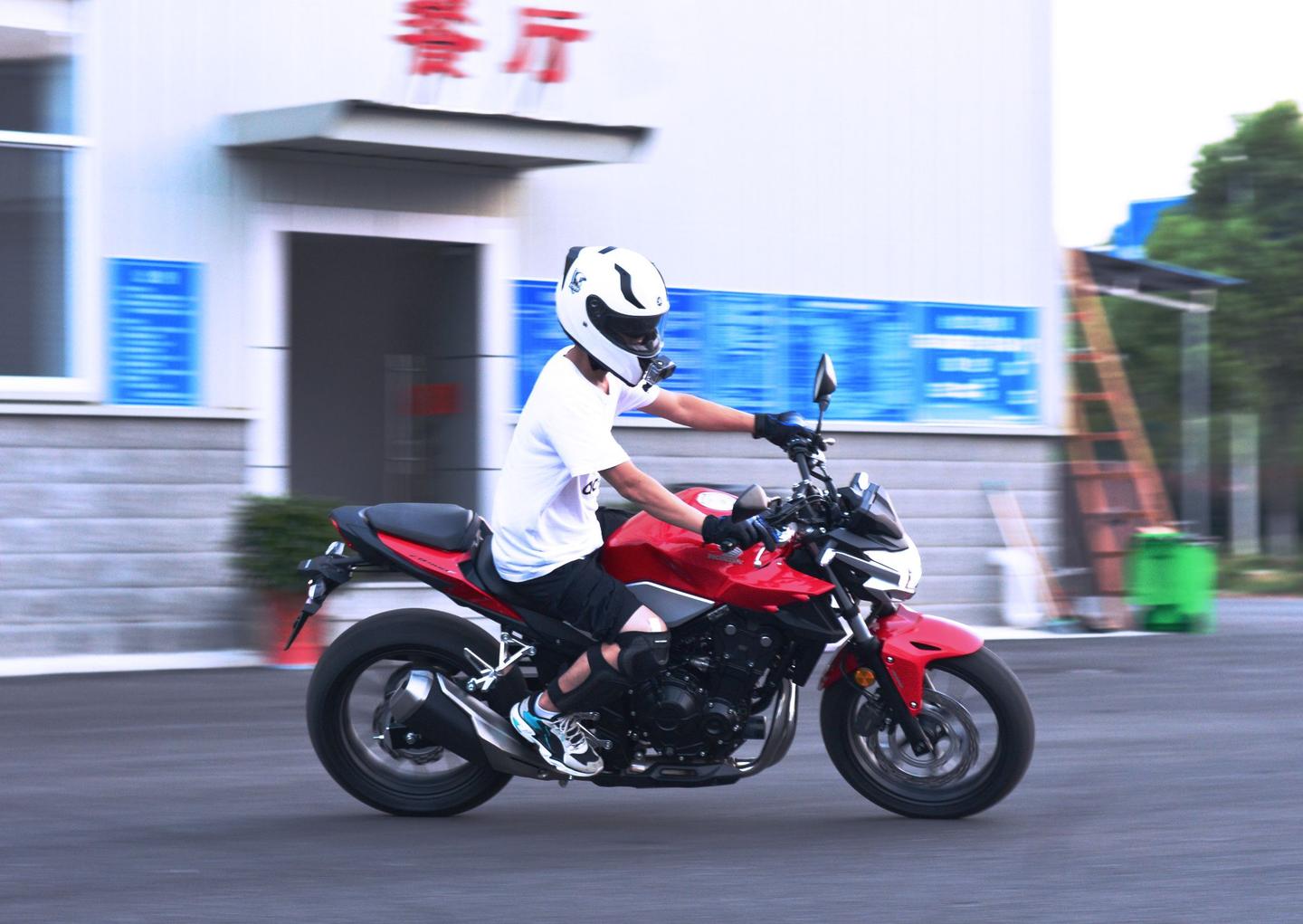 新晋性价比神车 本田cb400f初体验 动力平顺操控灵活