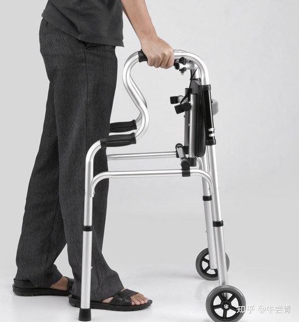 助行器怎么选从手杖拐杖到助行架到轮椅适合自己的才是最好的