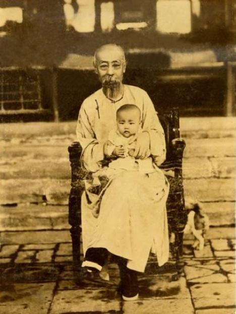 载洵是清宣宗(爱新觉罗·旻宁)道光帝之孙,道光帝第七子醇亲王奕譞第