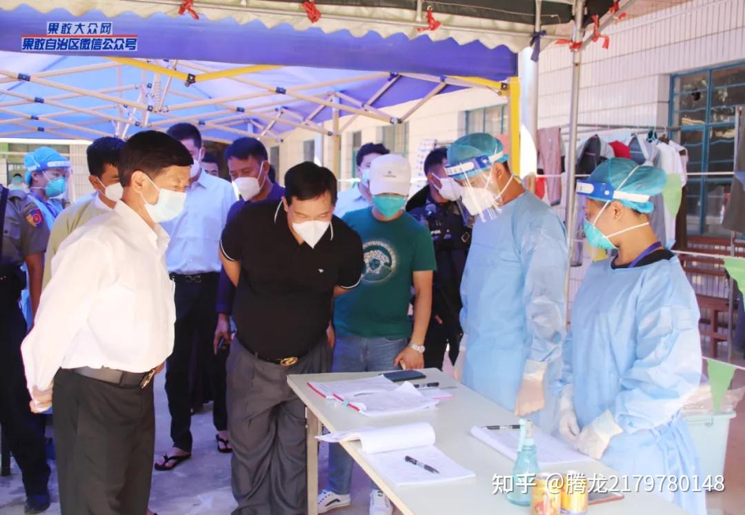 自治区行政管理委员会主席李正福,委员白应能,秘书长吴莫索勒及自治区