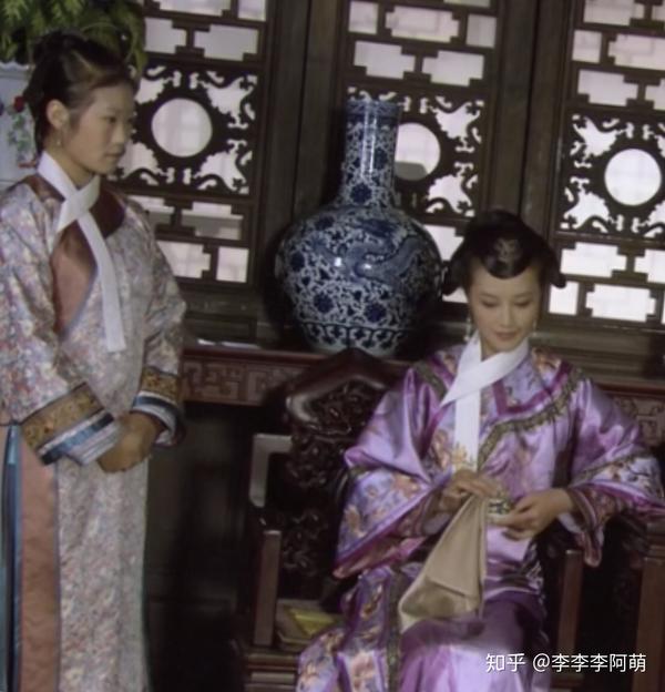 这个玢儿被打的体无完肤,甄嬛又把她收走了 给了玉隐,在果郡王府伺候