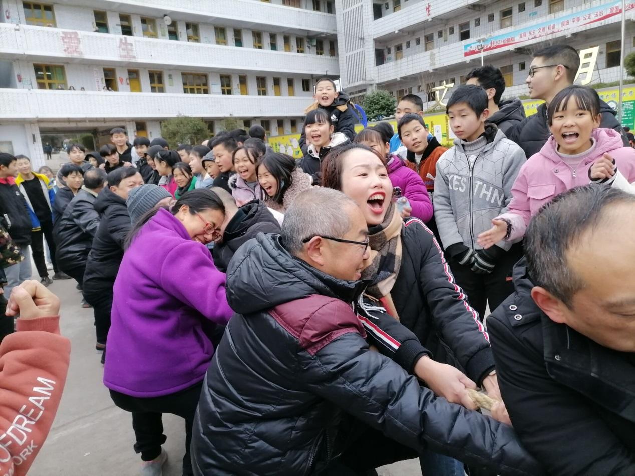 乐至县大佛中学庆元旦迎新年教职工活动飞扬青春热情乐至教育和体育人