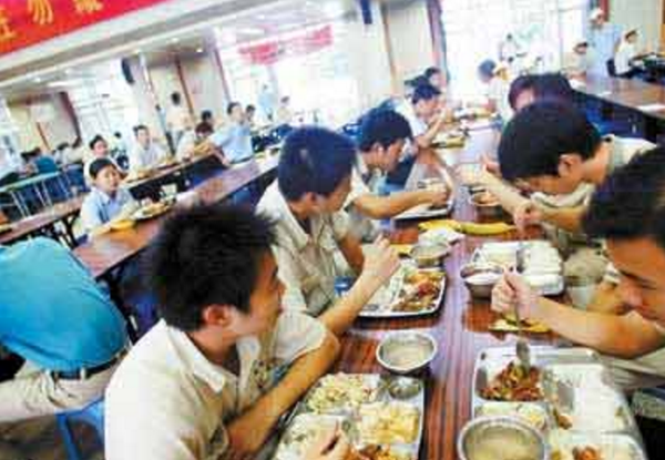 深圳龙华富士康在工厂的员工餐是什么样的