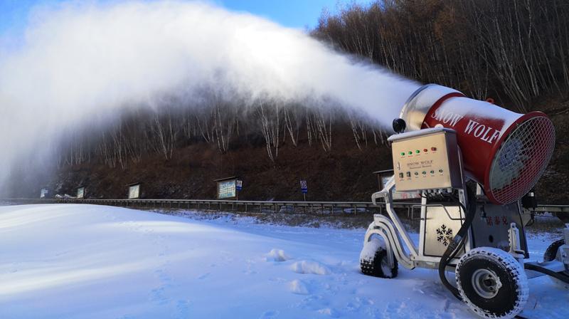 北方滑雪场一万平场地使用造雪机设备数量