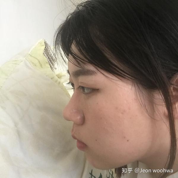 悄悄自恋的觉得自己半侧脸也还可  然后,然后 ,我的侧脸是这个样子的