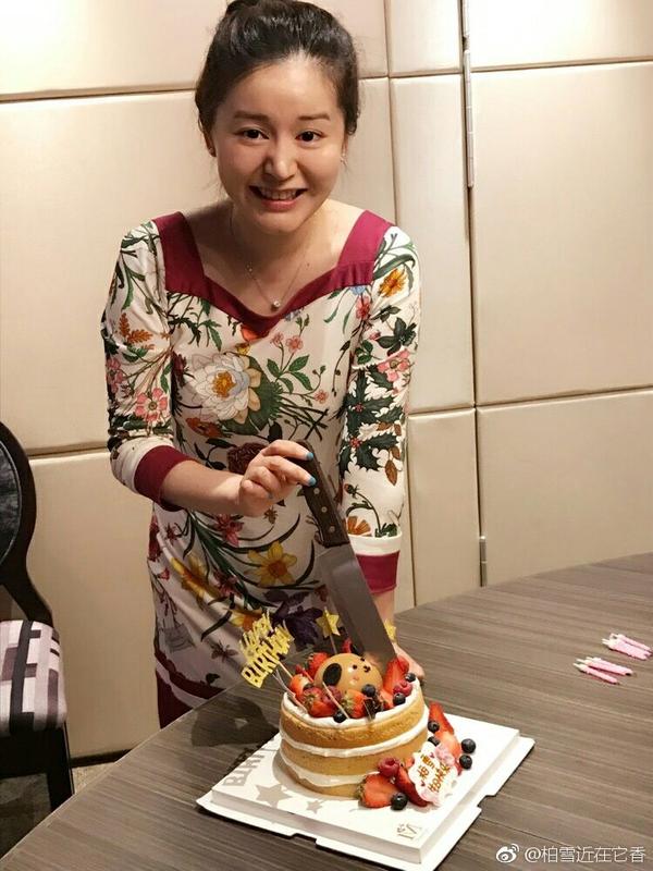 从内容可以看出柏雪消失这段时间在外旅游,后又结婚生子,并没有发生