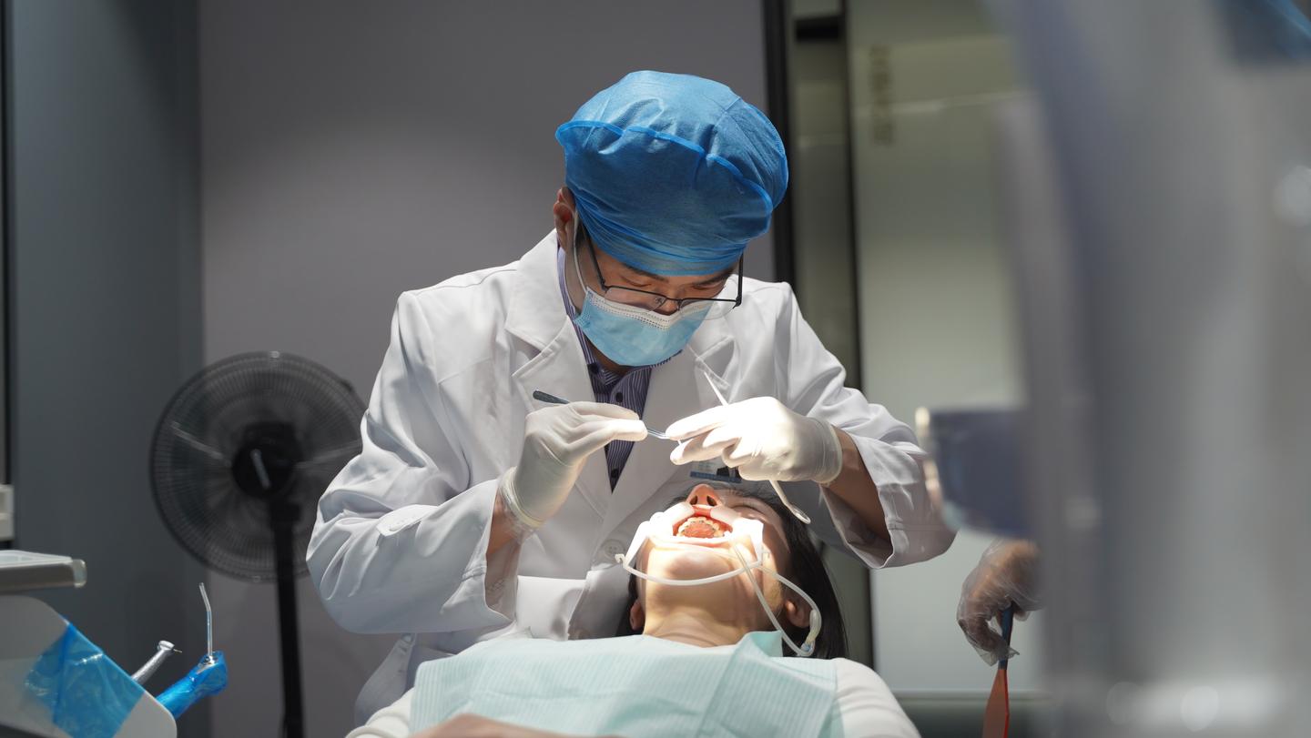 牙科医院如何治疗牙齿敏感