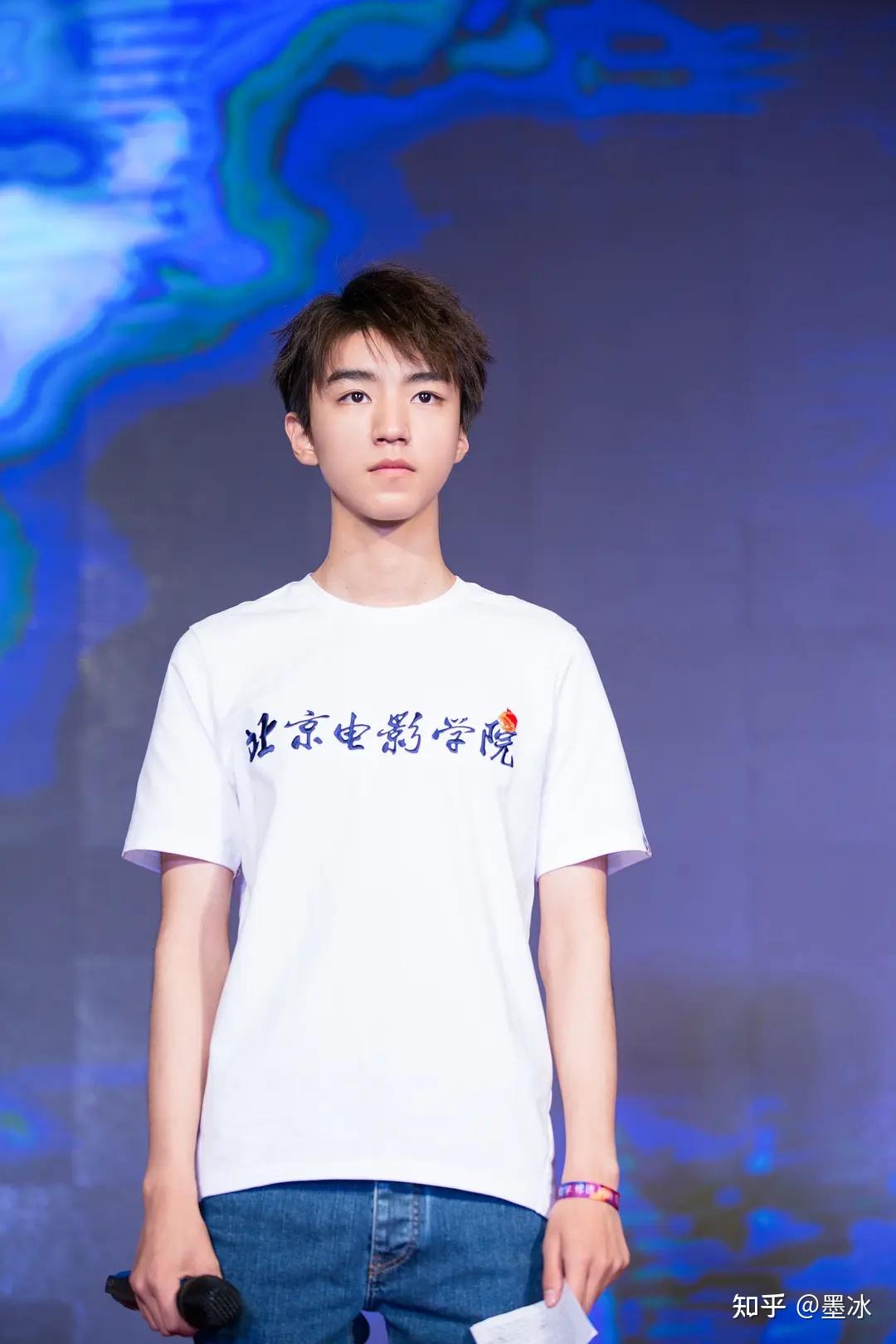 《理想照耀中国》开机,王俊凯官宣新角色,看到阵容:太