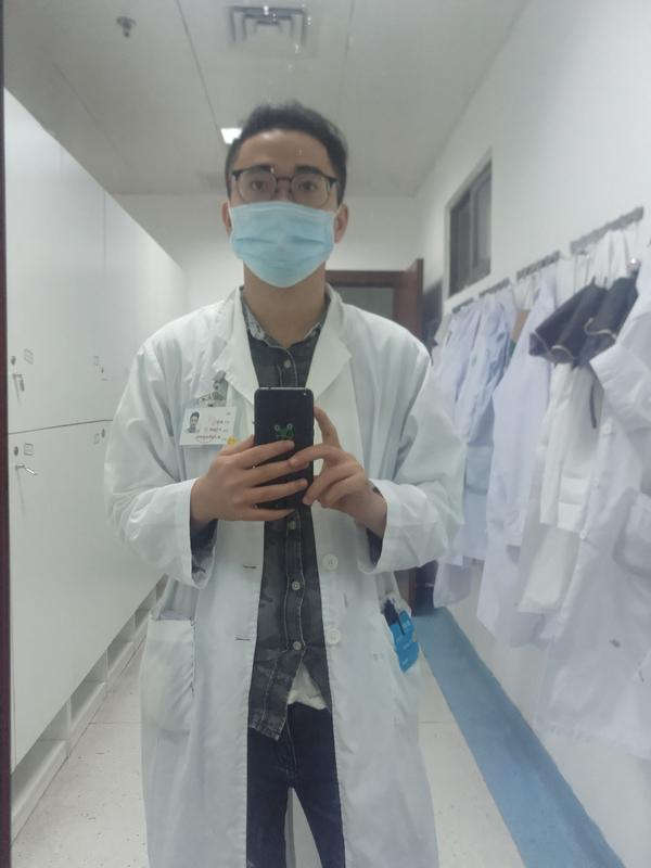 医学生第一次穿白大褂(whitecoat / labcoat)是什么感觉?