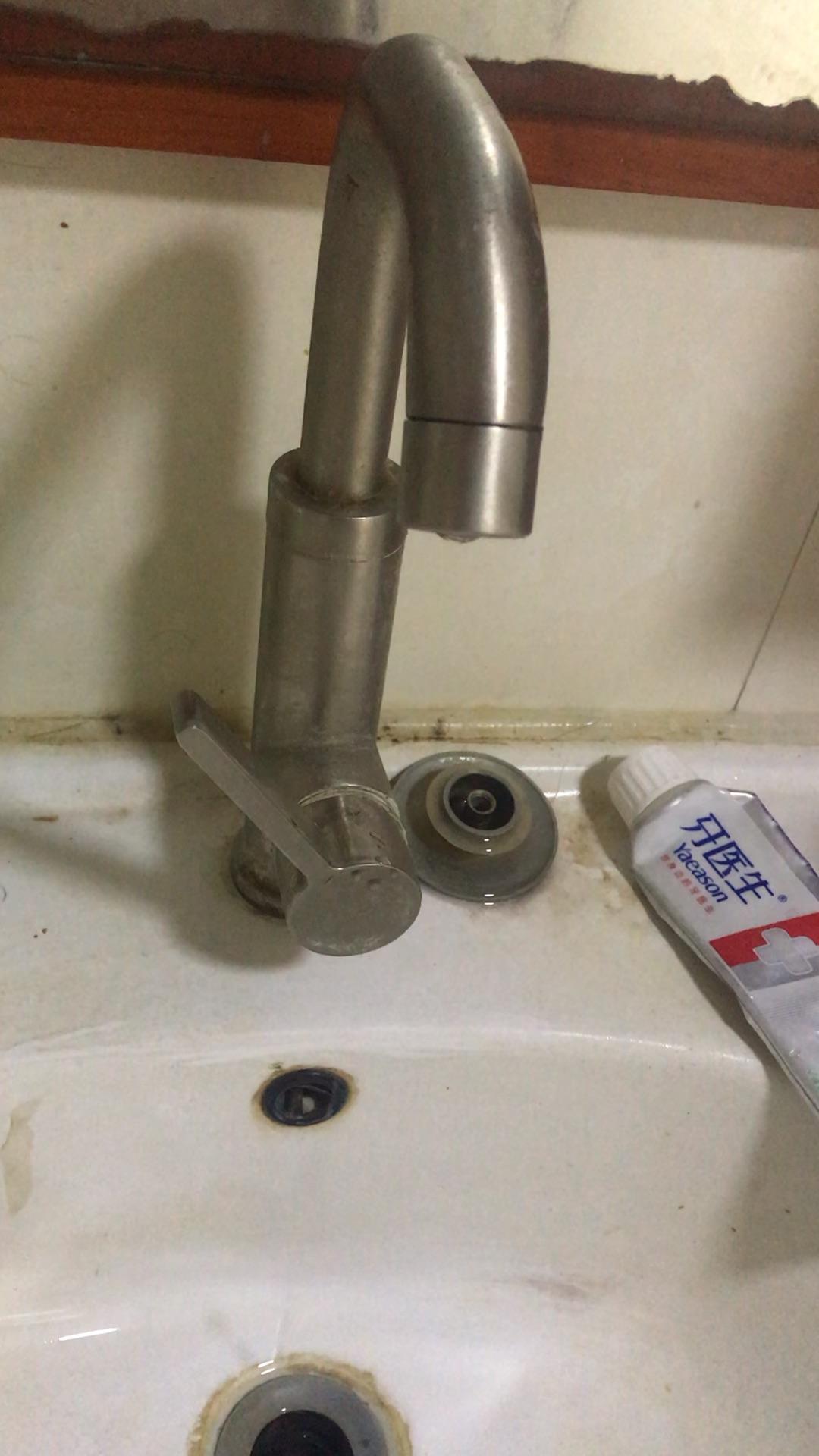 这种水龙头阀芯怎么拆下来呢?