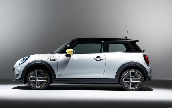 纯电动mini cooper se:开起来依旧很mini