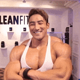 当平胸小姐姐遇到d杯胸肌男.伤害性不大,侮辱性极强