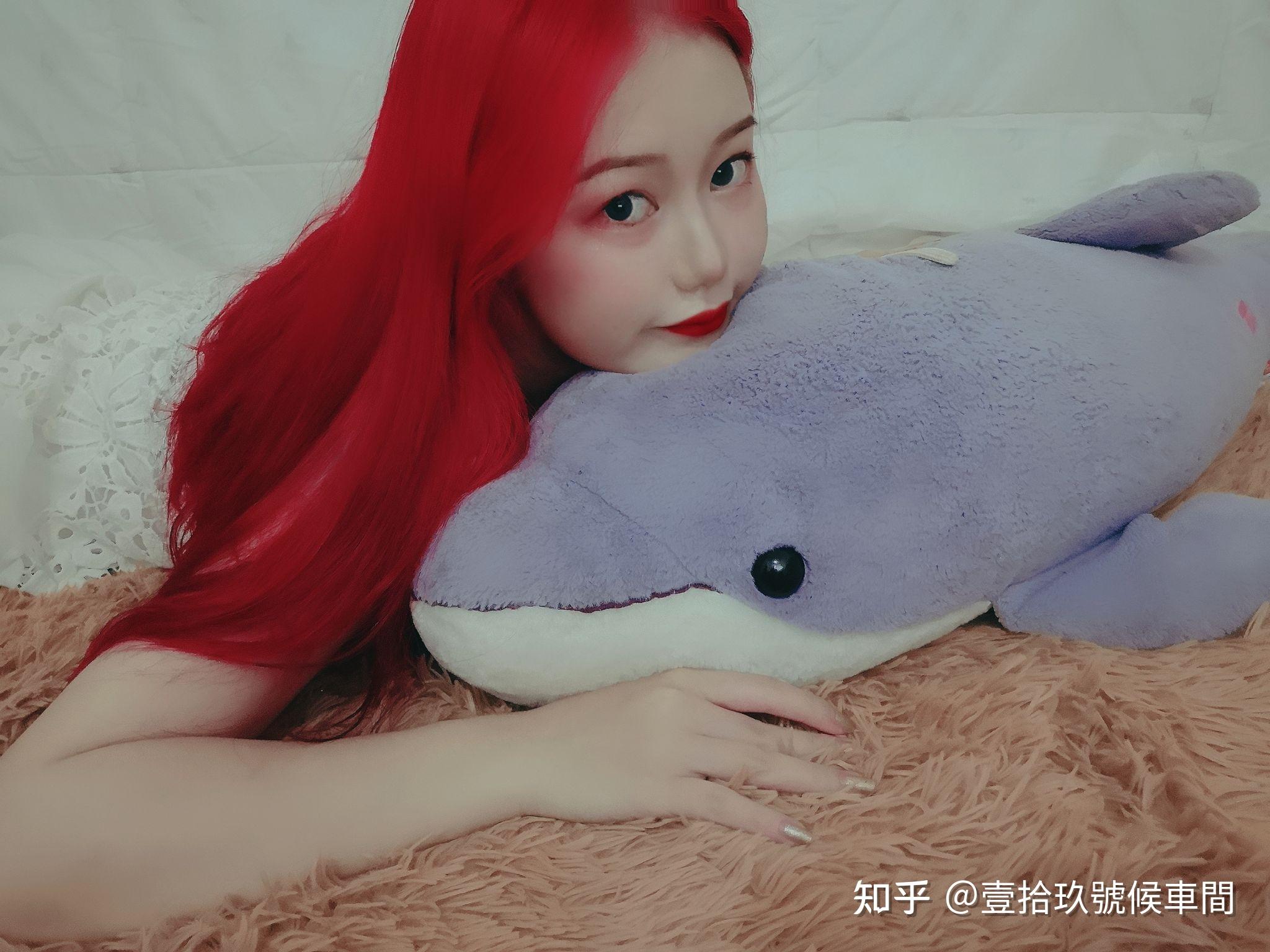 有没有好看的红发女生头像真人