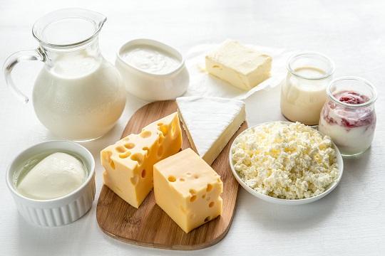 奶制品种类可以尽量多一些,母乳,配方奶,纯牛奶,酸奶,奶酪等乳制品都