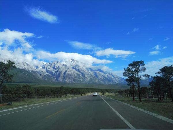 丽江旅游最美的雪山公路伯曼旅行带你丽江玉龙雪山旅游公路旅拍