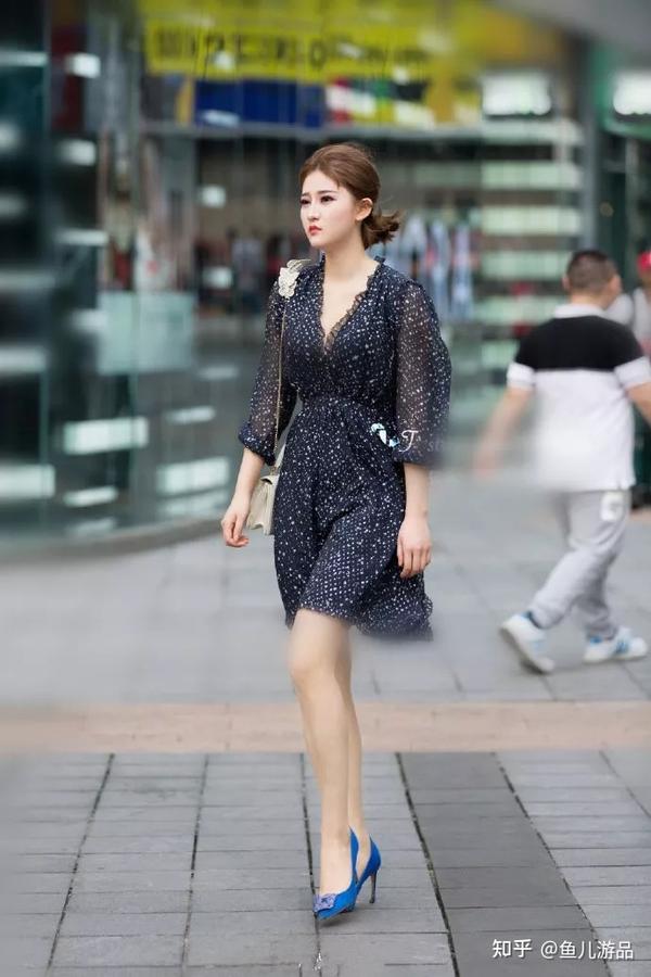 街拍:高跟鞋优雅时尚,让女生显得更有女人味 - 知乎