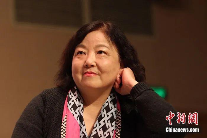 方方因言论受痛骂作为语文老师应该怎么交待