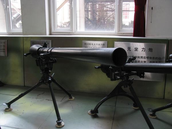 军博中的75mm无后坐力炮,炮架是m1917a1三脚架,可能是美国货.