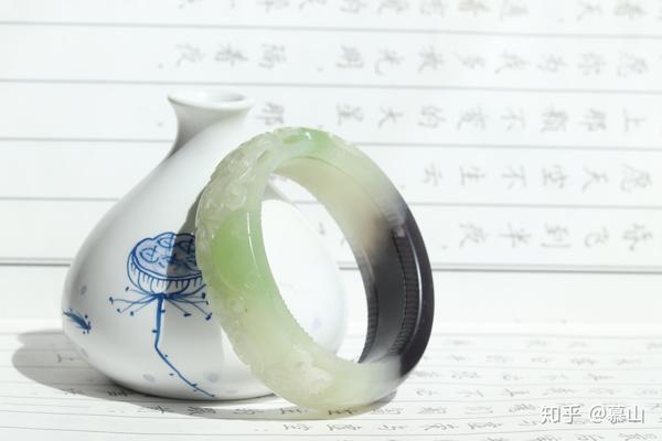 野牛沟三色雕花手镯