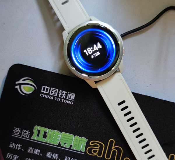 360 lg watch和小米手表一代的我一眼就发现了这个界面竟是如此的眼熟