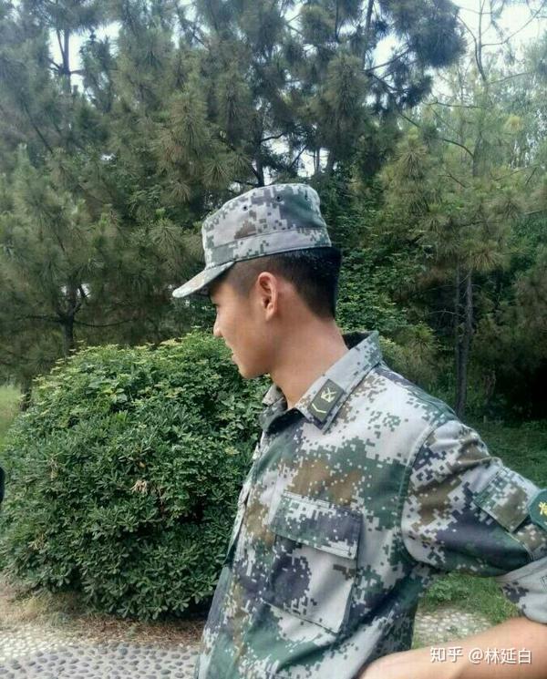 颜值很高的军人是什么样的?