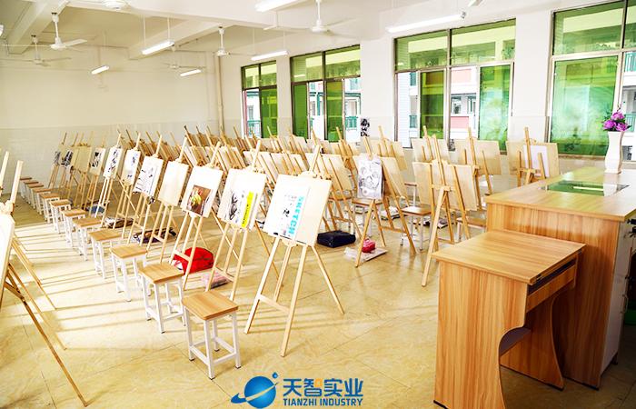 学校建设美术室让学生施展创作热情
