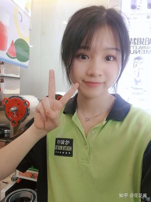 平时上课素颜是这样的(打暑假工时候的照片!)