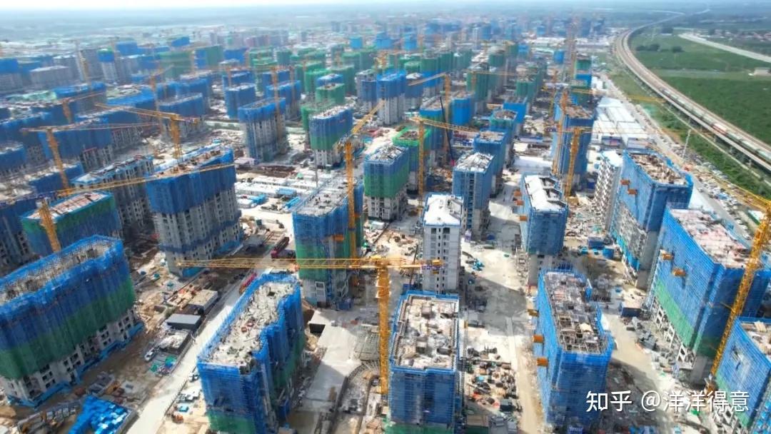 共祝祖国好奋进新时代一线坚守传捷报雄安新区数十万建设者拼在一线