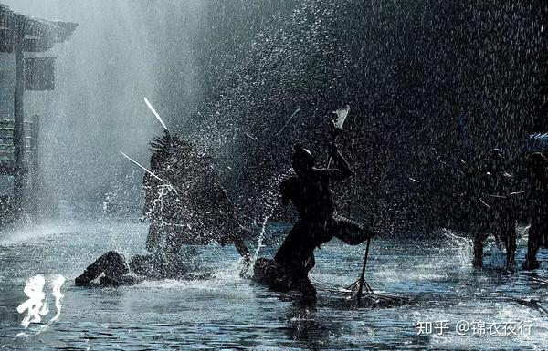 电影中雨中打斗的场景