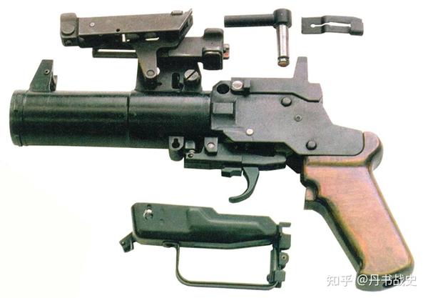 苏联首款下挂式榴弹发射器,像一把手枪的okg-40"Искра"