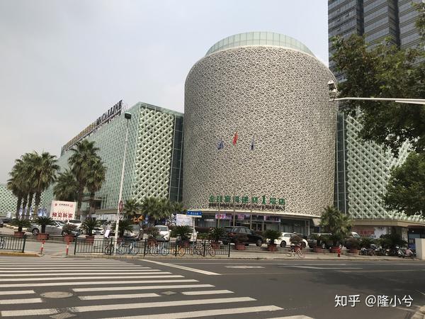 2,真北店 真北店是红星美凯龙的老巢,分为南北两个馆,如果大家去的话