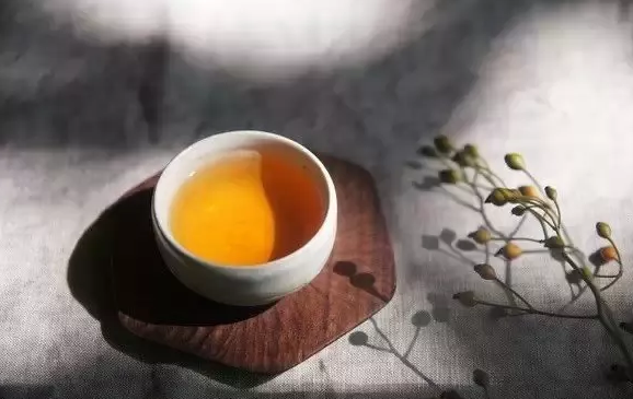 泡一杯茶的温暖冬日饮茶指南
