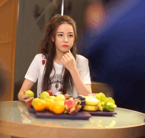 犹记得我小时候初习买菜技能时,长辈传授给我一个心得:挑有虫眼的菜