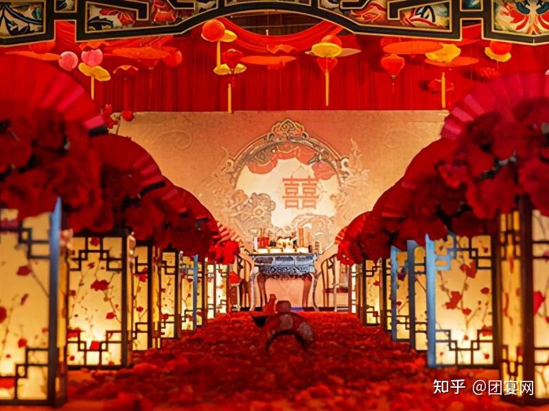 不管忽然呈现哪些的情况,中式婚礼流程基本上都是一个套路,挑选中式