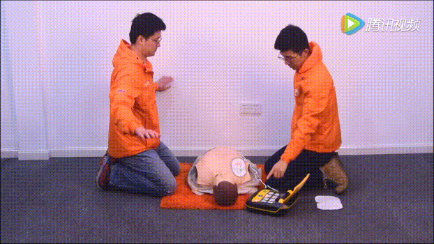 两分钟后aed会再次进行评估以确定是否进行再次电除颤.